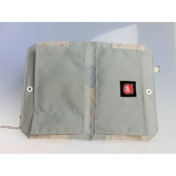 画像9: マスクぽーち　撥水加工生地　軽い　至れり尽くせり　マスク生活を楽しもう　簡単に消毒できる！ (9)